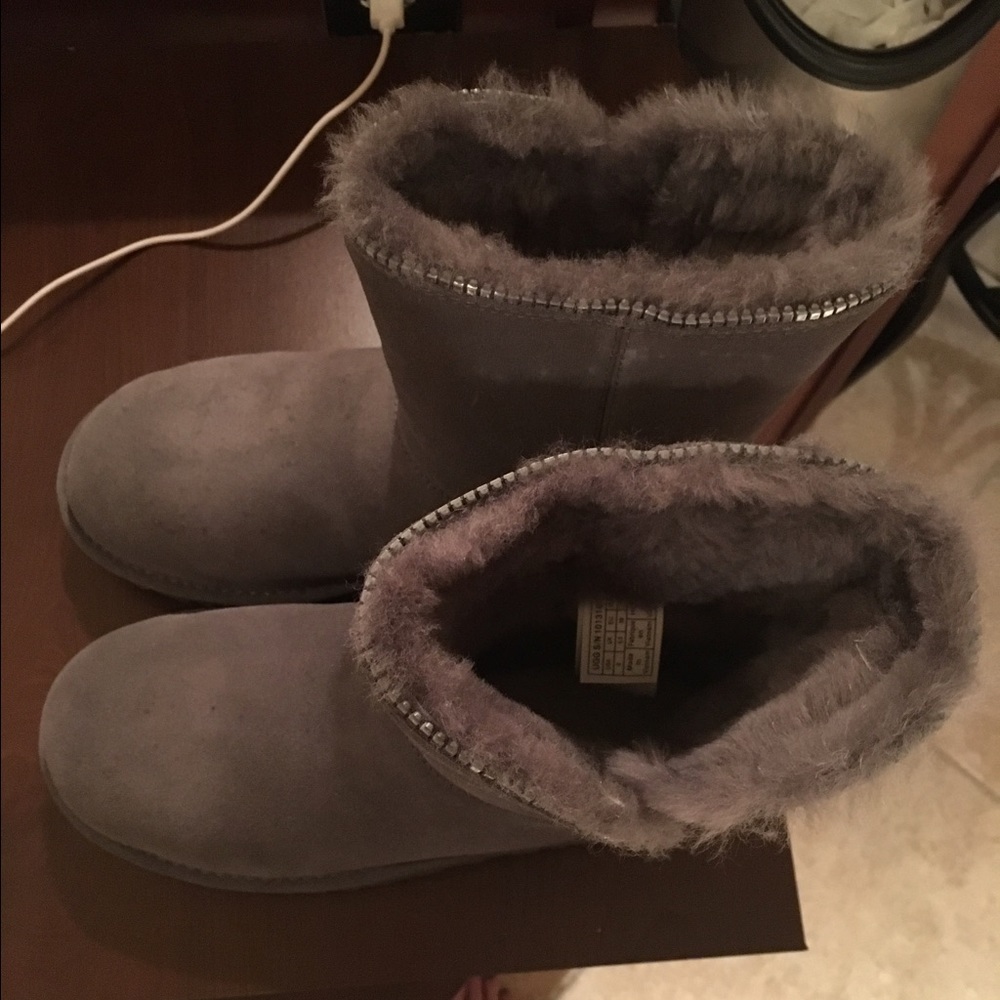 Ugg silver zipper size 8 - Picture 2 of 4