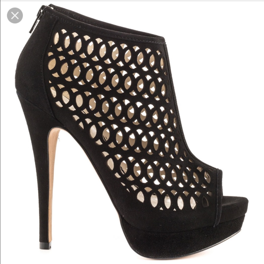 Aldo pumps  used once size: 5.5 like new