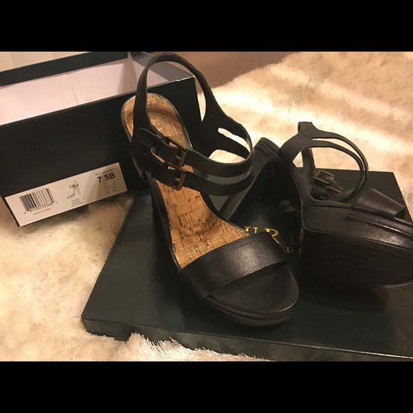 Sandals - Picture 1 of 3