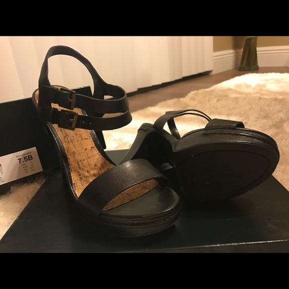 Sandals - Picture 2 of 3