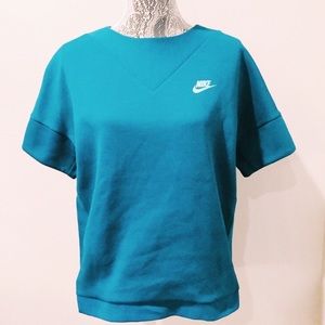 NEW NIKE Top