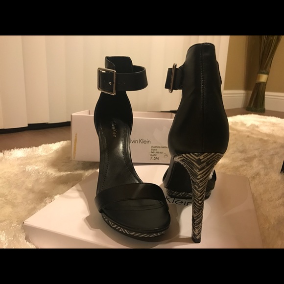 Sandals - Picture 1 of 3