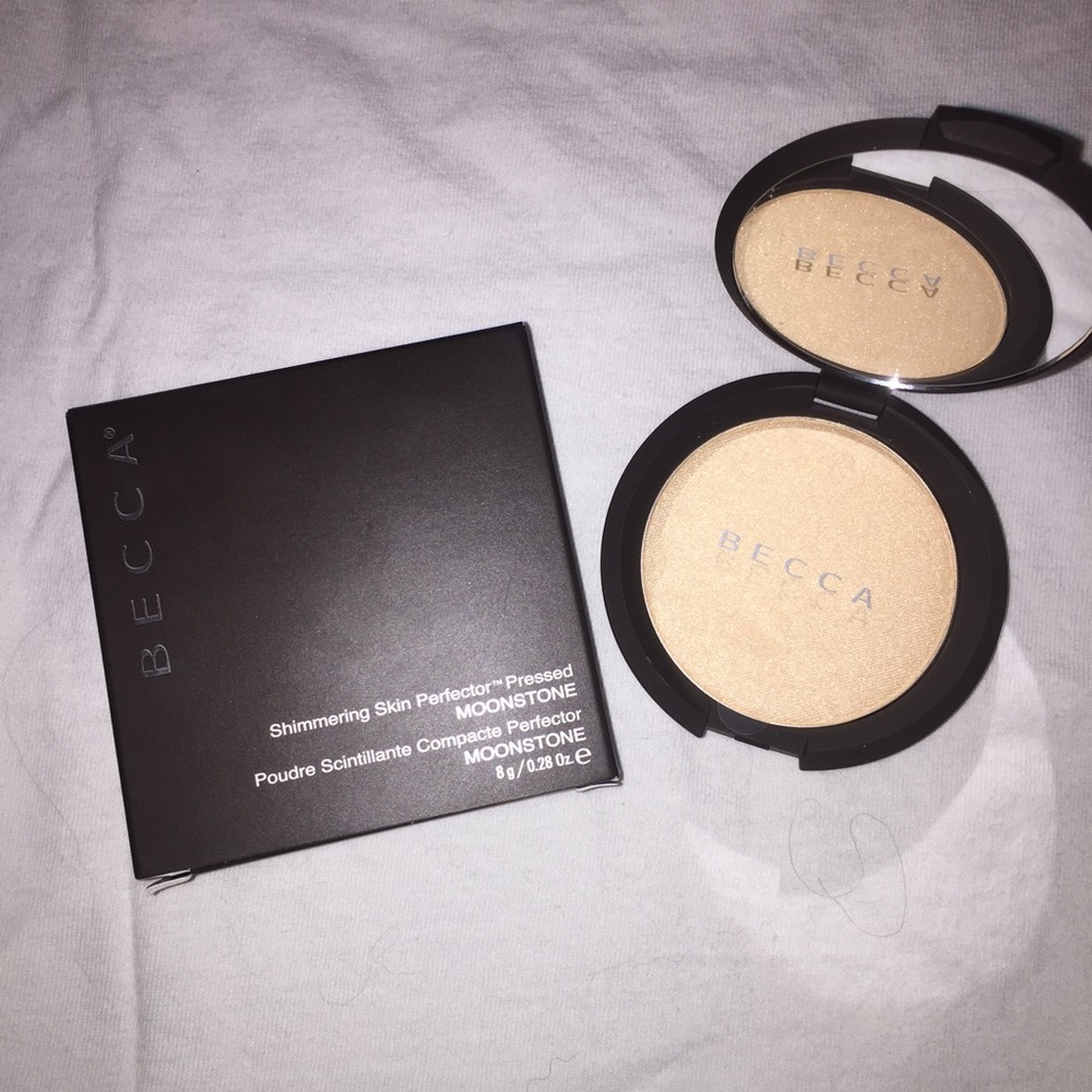 Moonstone Becca Highlighter pressed powder