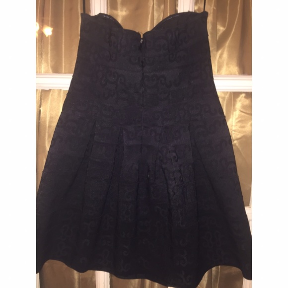 SOLD 🌸 Strapless black flowy dress - Picture 2 of 4