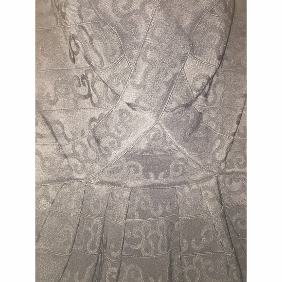 SOLD 🌸 Strapless black flowy dress - Picture 3 of 4