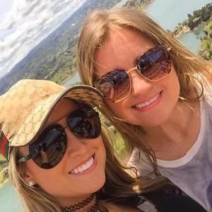 Meet your Posher, Carolina