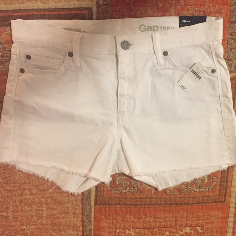 NWT Gap Summer Short - Mid Rise Sz 27r