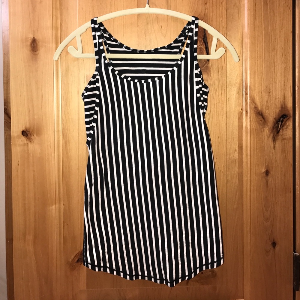 Black and white stripped lululemon tank
