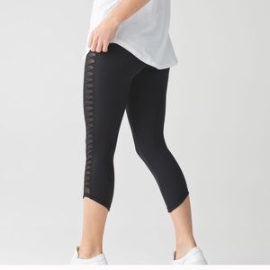 Lululemon sunshine salutation crop black