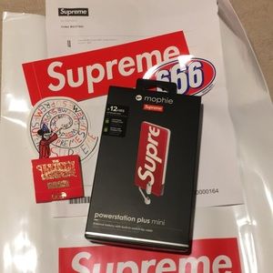 SOLD!!! SUPREME MOPHIE POWER STATION PLUS MINI