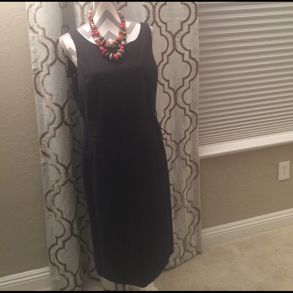 Classic Ann Taylor sleeveless dress side kick slit