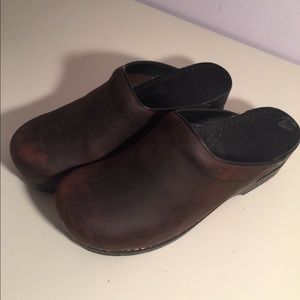 Lightly worn brown leather Dansko clugs