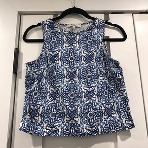 Sleeveless geo printed crop too