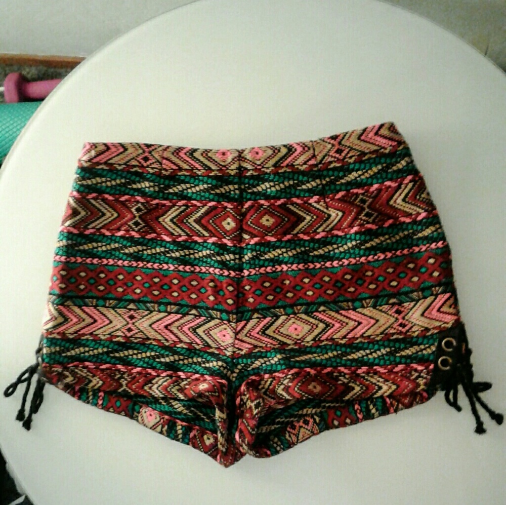 ECOTE' Embroidered Shorts / Hot Pants. 10 NWOT