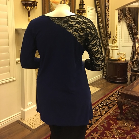 Beautiful top - Picture 2 of 3