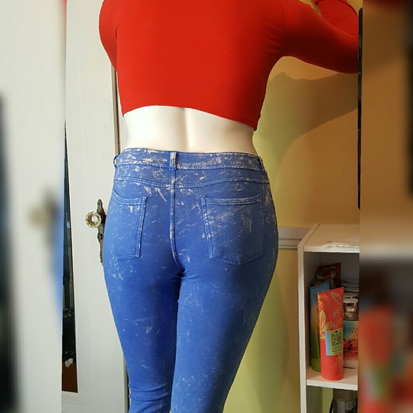 Crop top and super soft skinny jeans. - Picture 3 of 3