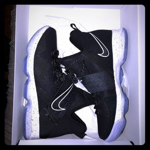 BRAND NEW (dead stock) Lebron XIV BLACK/WHITE ICE