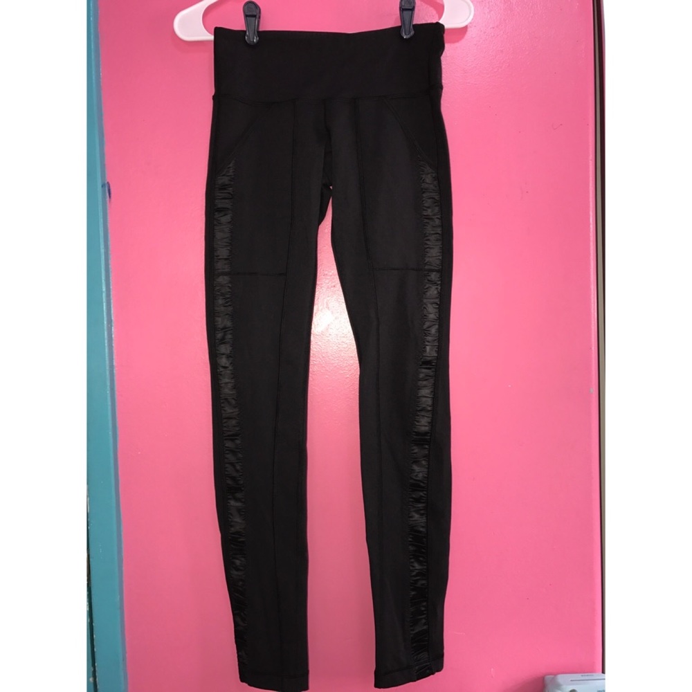 Lululemon Yoga Pants with Pockets & Ribbon side