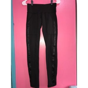 Lululemon Yoga Pants with Pockets & Ribbon side