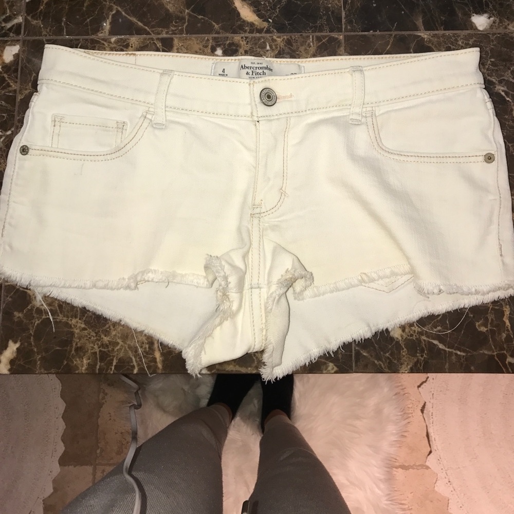 White Abercrombie & Fitch jean shorts