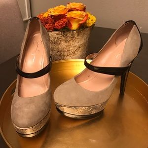 Jessica Simpson stilettos