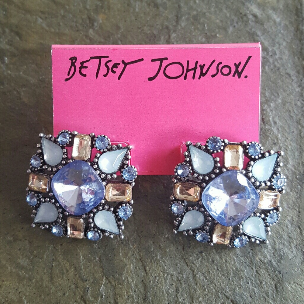 💫Beautiful rare Betsey Johnson's earrings🌺