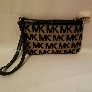Michael Kors Jet Set Signature Wristlet