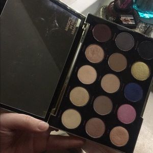 Urban Decay Gwen Stefani Eyeshadow Palette.