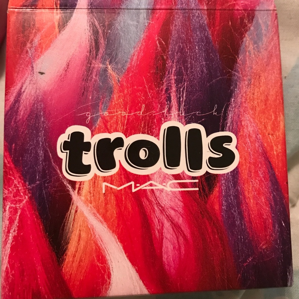 new MAC glow rida trolls highlight beauty powder