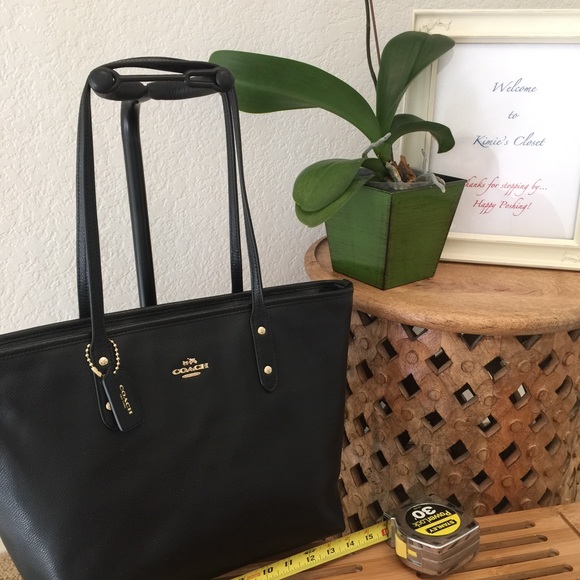 Coach Handbags - Coach medium leather tote