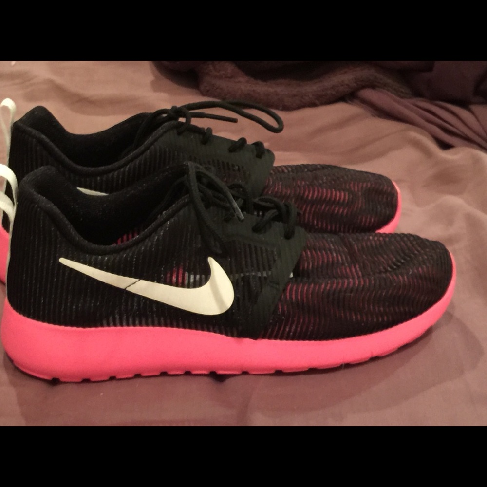 Girls Nike Roshe's