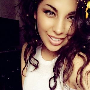 Meet your Posher, Alexia