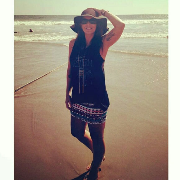 Meet your Posher, Jenn - Picture 4 of 4