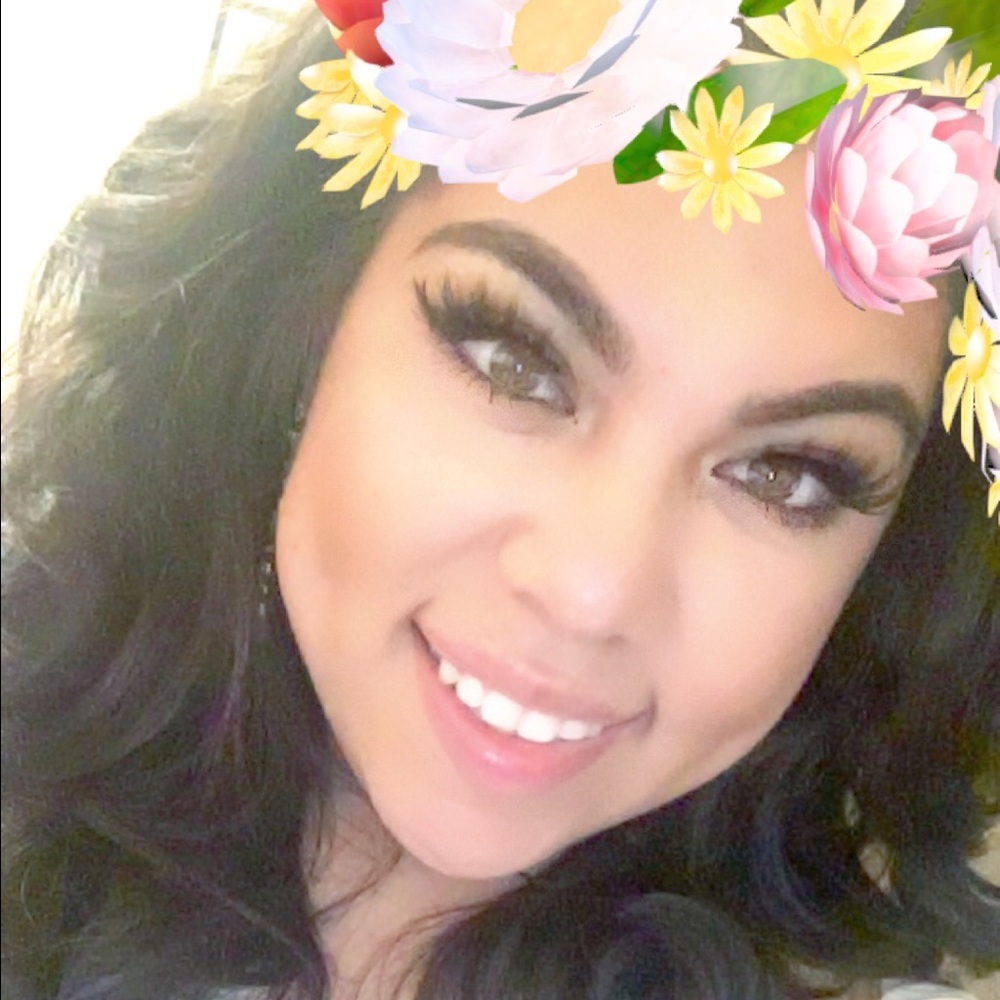 Meet your Posher, Yesenia