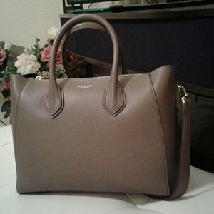 BRAND NEW💖HELENA SATCHEL MK