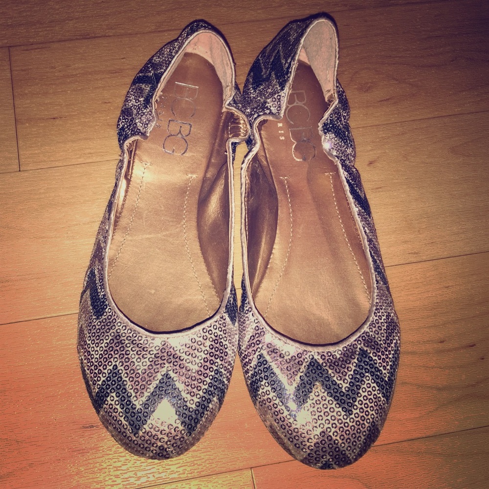 BCBG Sparkly Chevron Flats✨
