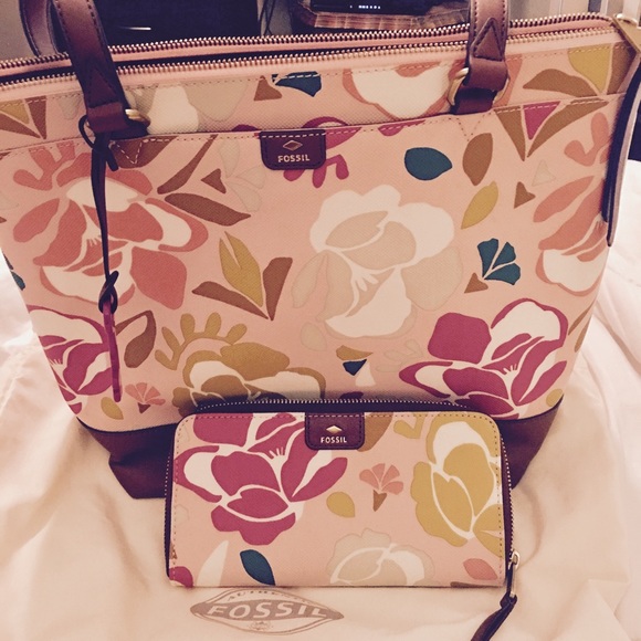 Fossil Handbags - SUNDAY SPECIAL! Fossil purse and wallet set