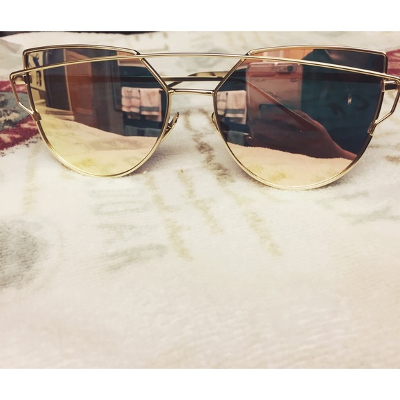 🌞Rose/gold mirrored sunnies🌞 - Picture 4 of 6