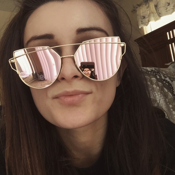 🌞Rose/gold mirrored sunnies🌞 - Picture 3 of 6