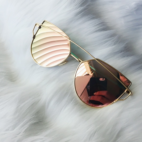 🌞Rose/gold mirrored sunnies🌞 - Picture 2 of 6