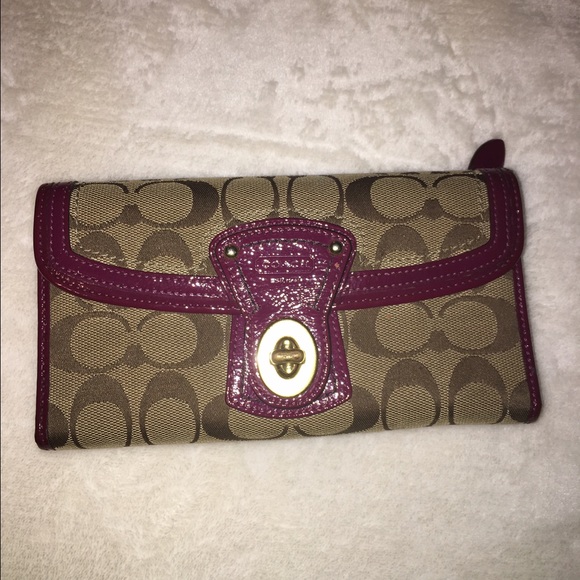 Authentic Coach Legacy Tote and Wallet - Picture 2 of 5
