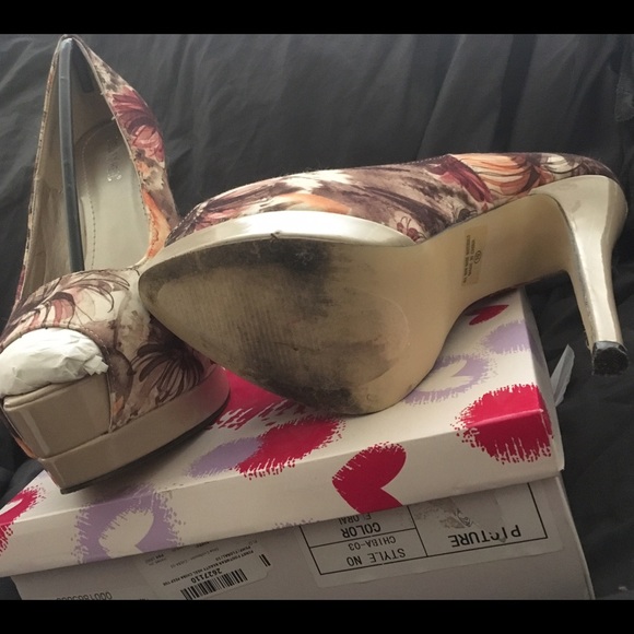 Floral Peep Toe Pump size 10 OBO - Picture 3 of 3