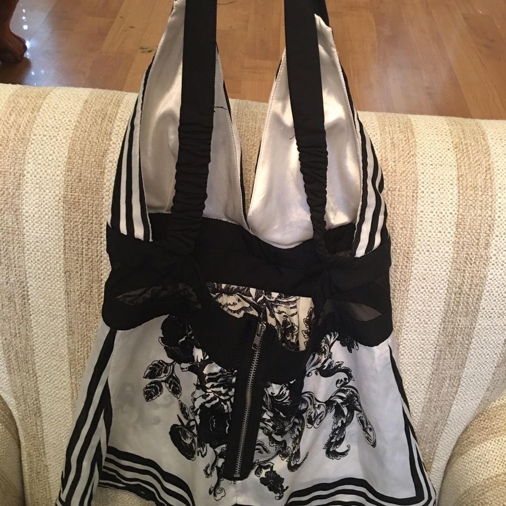Beautiful top. - Picture 3 of 4