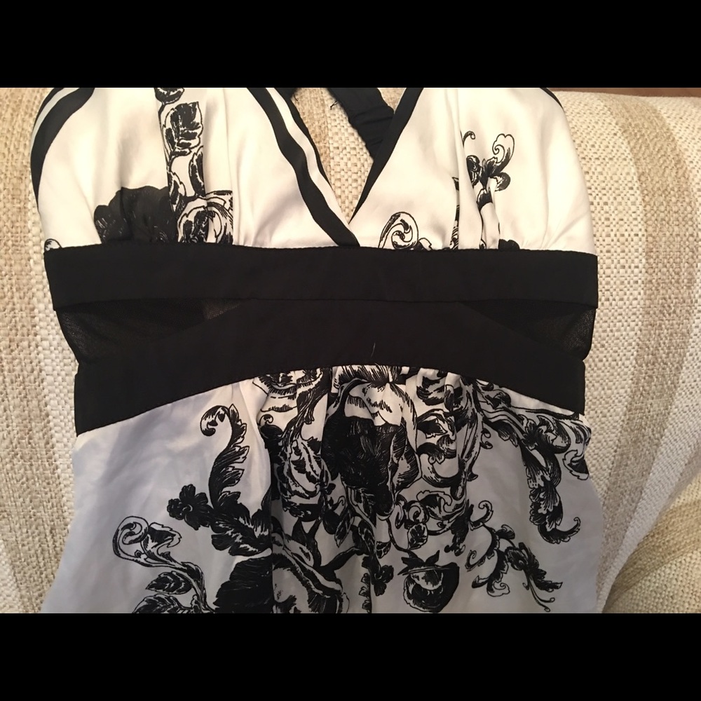 Beautiful top. - Picture 4 of 4