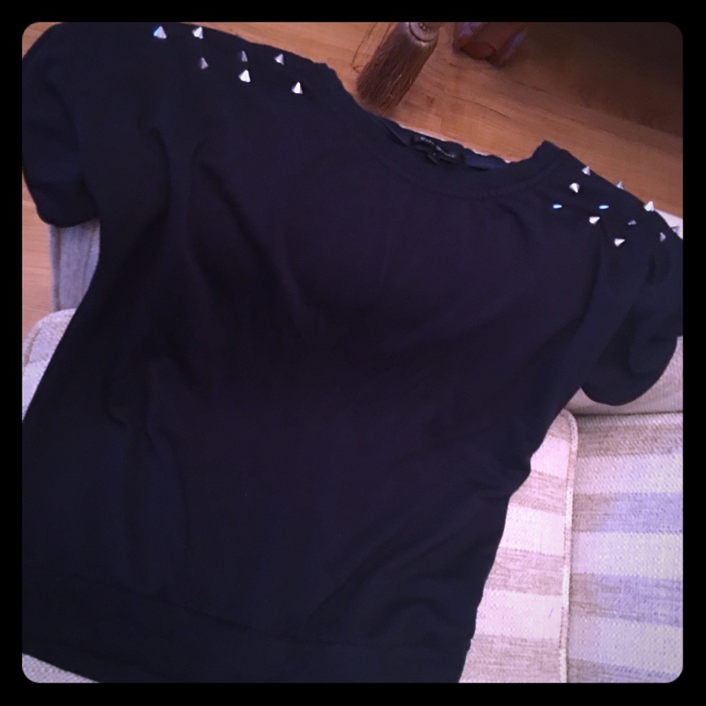 Very chic sweater type top.