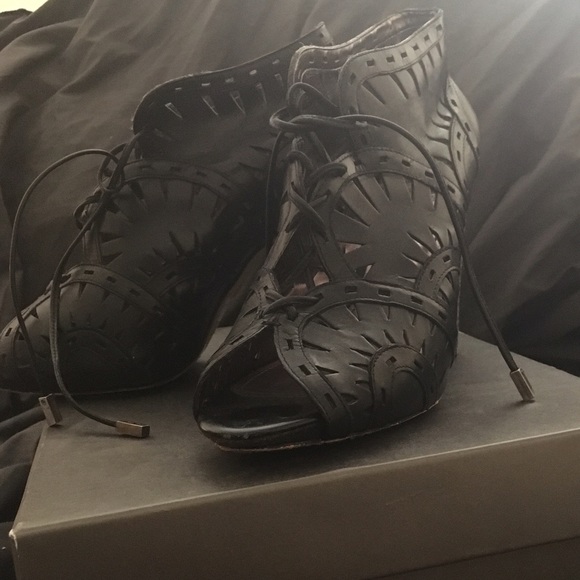 Vince Camuto Carma Black Peep Toe; size 9.5 OBO - Picture 2 of 3