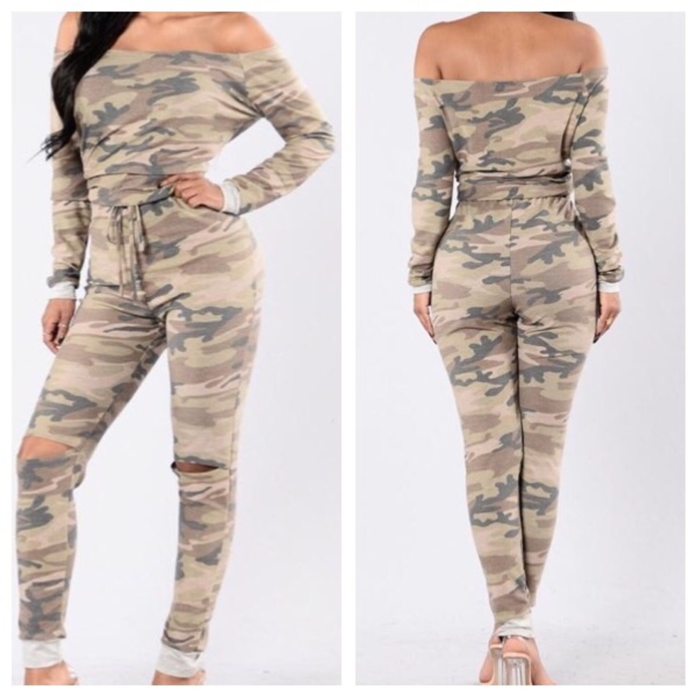 Fashion Nova camo jumpsuit in size small. NWT