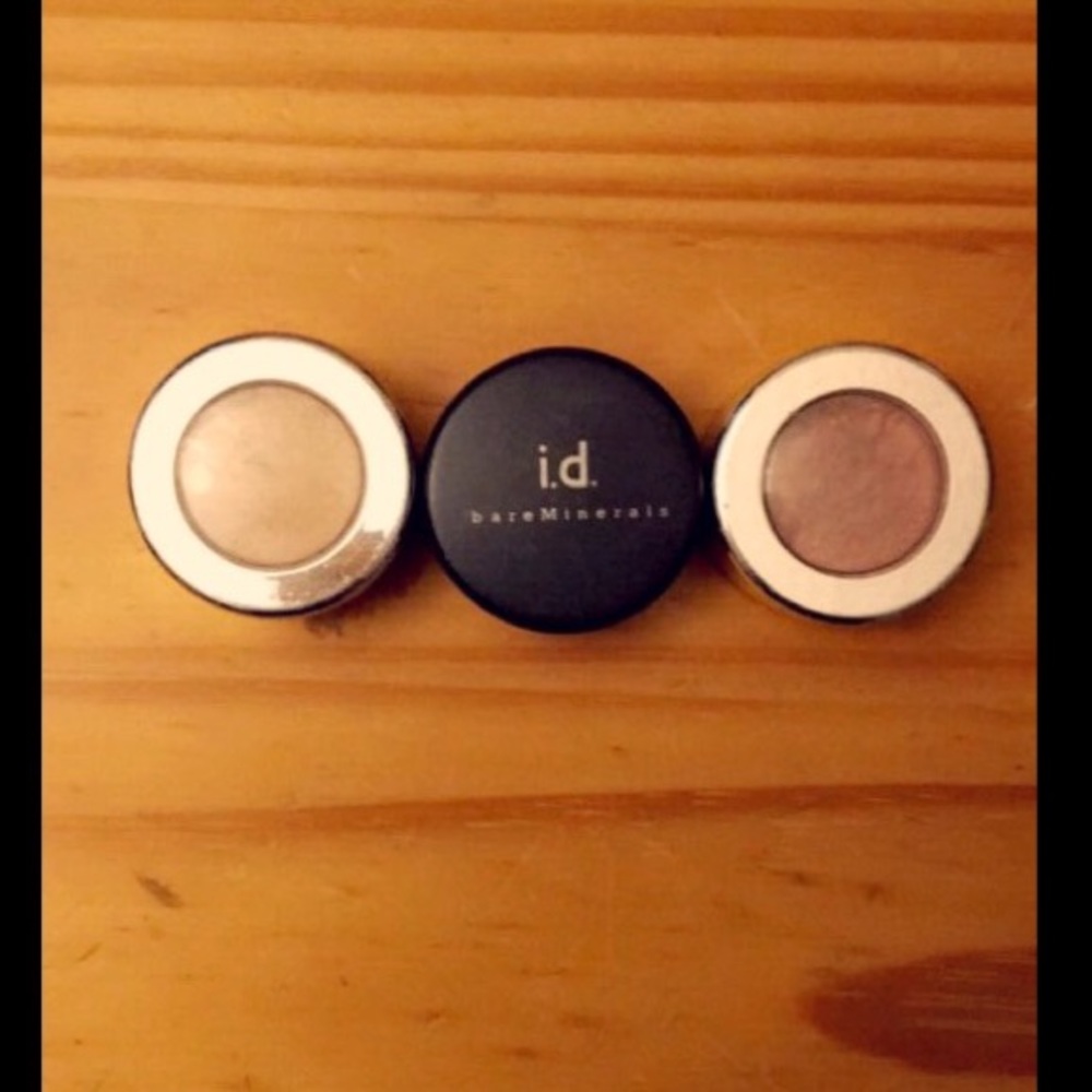 Bundle of 3 Eyeshadows!