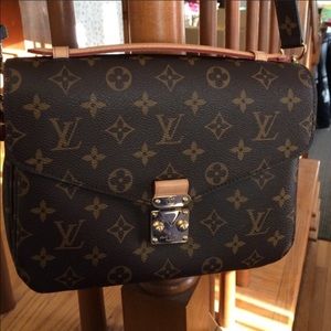 Louis Vuitton pochette metis