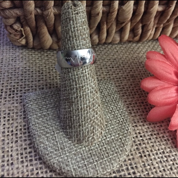 Jewelry - Stainless irregular heartbeat band Sz 5